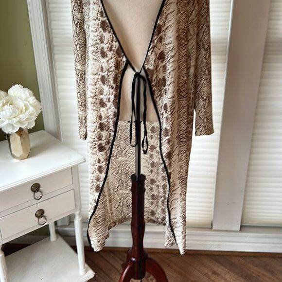 PrettylLittleThing Women’s 4 animal print tie front flowing cardigan NWT - Picture 4 of 16